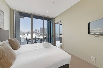 Docklands Private Collection Of Apartments - NewQuay - Dalby Accommodation 27