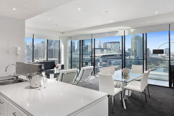Docklands Private Collection Of Apartments - NewQuay - Dalby Accommodation 33