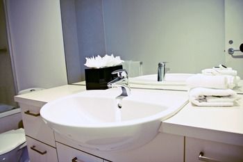 Docklands Private Collection Of Apartments - NewQuay - Dalby Accommodation 41