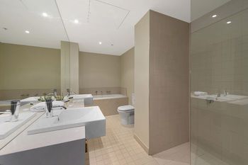 Docklands Private Collection Of Apartments - NewQuay - Dalby Accommodation 45