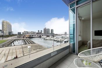 Docklands Private Collection Of Apartments - NewQuay - Dalby Accommodation 55