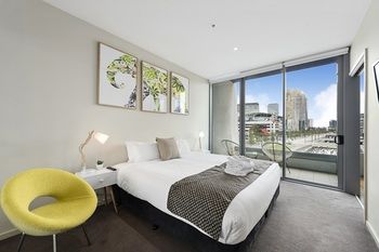 Docklands Private Collection Of Apartments - NewQuay - Dalby Accommodation 57