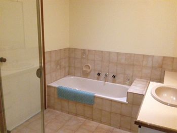 Australian Home Away @ Doncaster Elgar - Dalby Accommodation 0