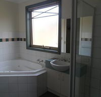 Australian Home Away  Box Hill 32 - Dalby Accommodation