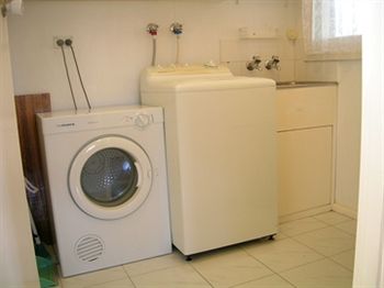 Australian Home Away @ Doncaster Grange Park - Dalby Accommodation 3