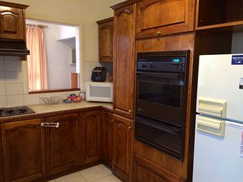 Australian Home Away @ Doncaster Grange Park - Dalby Accommodation 12