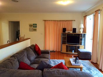 Australian Home Away @ Doncaster Grange Park - Dalby Accommodation 14