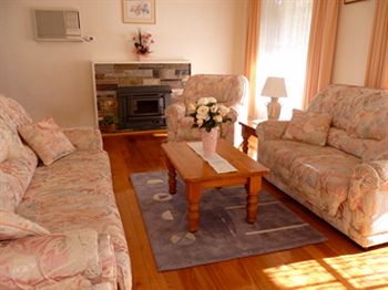 Australian Home Away @ Doncaster Grange Park - Dalby Accommodation 15