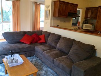 Australian Home Away @ Doncaster Grange Park - Dalby Accommodation 17