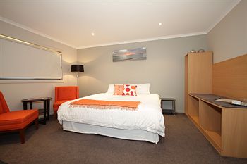 The Edgewater Bed & Breakfast - Dalby Accommodation 11