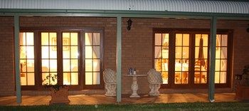 Strathearn Park Lodge - Dalby Accommodation 9