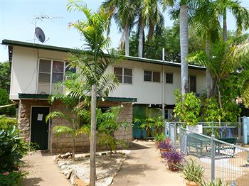 Palm Court Budget Motel Hostel/Backpackers - Dalby Accommodation 2
