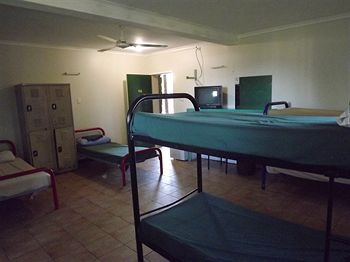 Palm Court Budget Motel Hostel/Backpackers - Dalby Accommodation 6