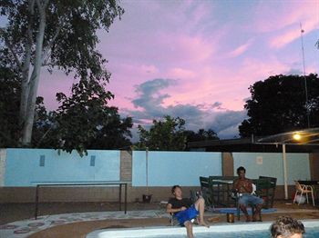 Palm Court Budget Motel Hostel/Backpackers - Dalby Accommodation 9