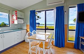 South Coast Retreat - Dalby Accommodation 4