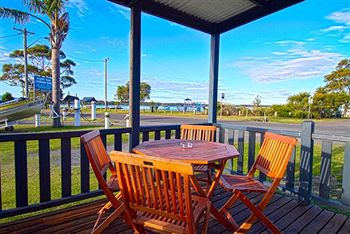 South Coast Retreat - Dalby Accommodation 10