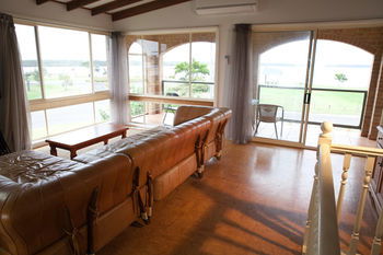 South Coast Retreat - Dalby Accommodation 25