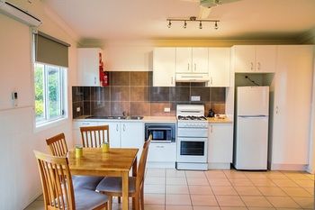 South Coast Retreat - Dalby Accommodation 27