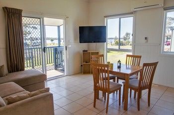 South Coast Retreat - Dalby Accommodation 28