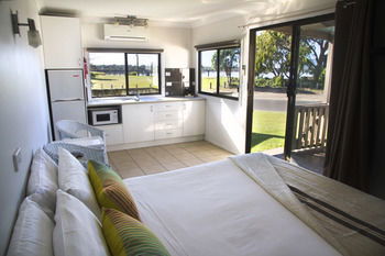 South Coast Retreat - Dalby Accommodation 32