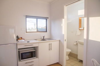 South Coast Retreat - Dalby Accommodation 46