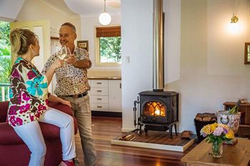 The Falls Montville - Dalby Accommodation 7