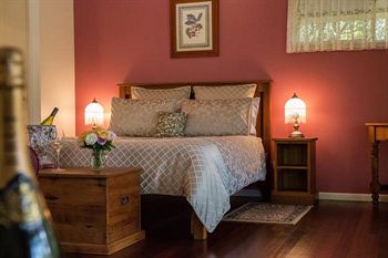 The Falls Montville - Dalby Accommodation 11