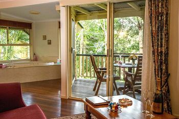 The Falls Montville - Dalby Accommodation 13