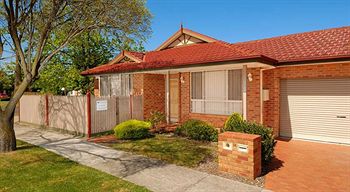Waverley Corporate Townhouses - Dalby Accommodation 1