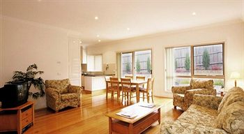 Waverley Corporate Townhouses - Dalby Accommodation 5