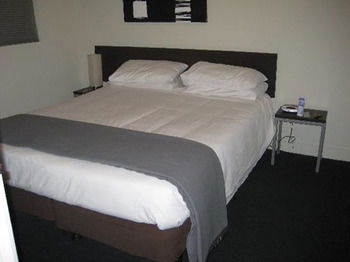 Plum Carlton Serviced Apartments - Dalby Accommodation 10