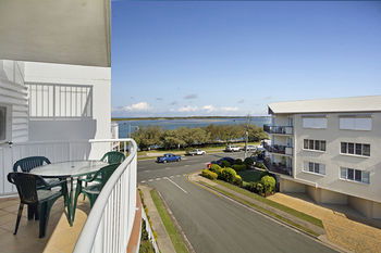 Sandy Shores Luxury Holiday Units - Dalby Accommodation 4