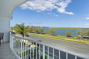 Sandy Shores Luxury Holiday Units - Dalby Accommodation 5