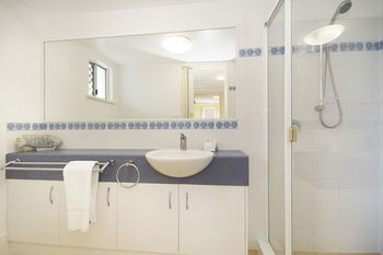 Sandy Shores Luxury Holiday Units - Dalby Accommodation 7