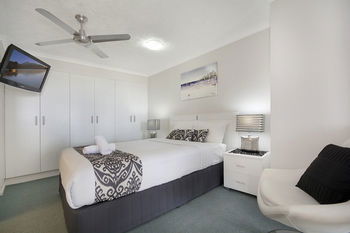 Sandy Shores Luxury Holiday Units - Dalby Accommodation 16