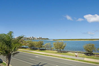 Sandy Shores Luxury Holiday Units - Dalby Accommodation 18