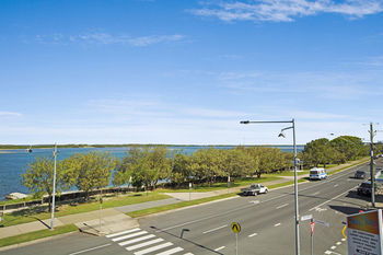 Sandy Shores Luxury Holiday Units - Dalby Accommodation 19