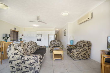 Sandy Shores Luxury Holiday Units - Dalby Accommodation 30