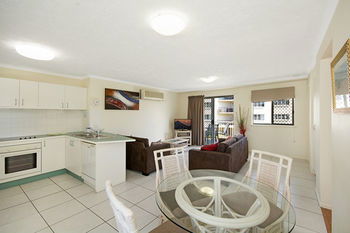 Sandy Shores Luxury Holiday Units - Dalby Accommodation 51