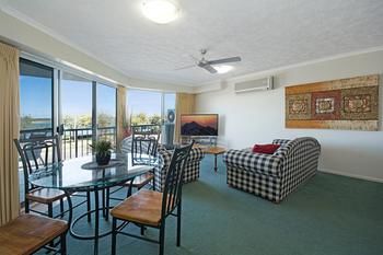 Sandy Shores Luxury Holiday Units - Dalby Accommodation 68
