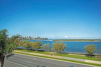 Sandy Shores Luxury Holiday Units - Dalby Accommodation 70