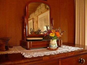 The Burrow At Wombat Bend - Dalby Accommodation 1