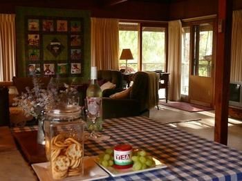 The Burrow At Wombat Bend - Dalby Accommodation 10