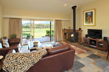 Langbrook Estate Cottages - Dalby Accommodation 9