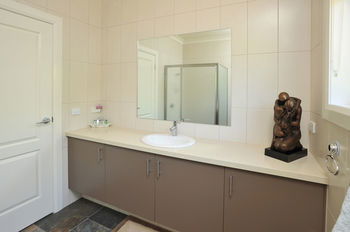 Langbrook Estate Cottages - Dalby Accommodation 13