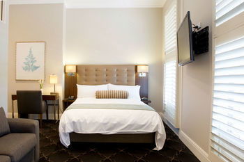 Royal Hotel Randwick - Dalby Accommodation 24