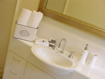 Apple Tree Cottage & Studio - Dalby Accommodation 2