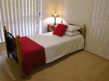 Apple Tree Cottage & Studio - Dalby Accommodation 4