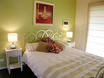 Apple Tree Cottage & Studio - Dalby Accommodation 9