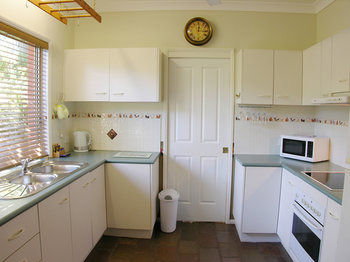 Apple Tree Cottage & Studio - Dalby Accommodation 10